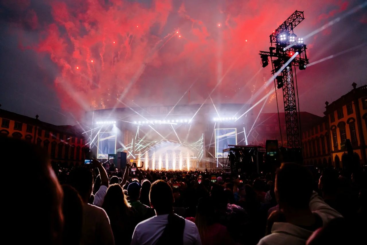 Apache 207 – Open Air Tour
